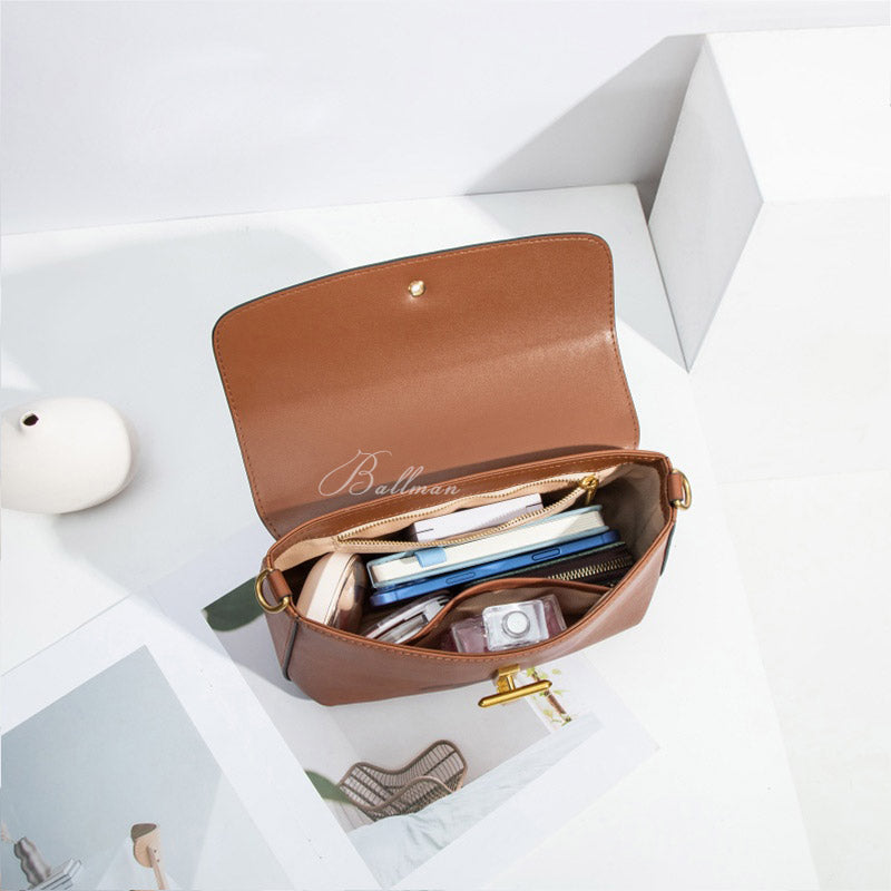 - Wholesale Custom Full‑Grain Leather Shoulder Bag T Shape Gold Hardware Flap Design Detachable Dual Straps Retro Casual Handbag H98074