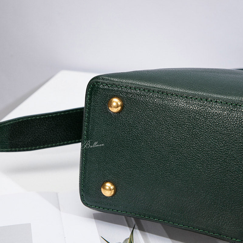 Wholesale Custom Full‑Grain Leather Bucket Bag Multi‑Front Pocket Design Adjustable Dual‑Strap Minimalist Everyday Shoulder Bag H98051