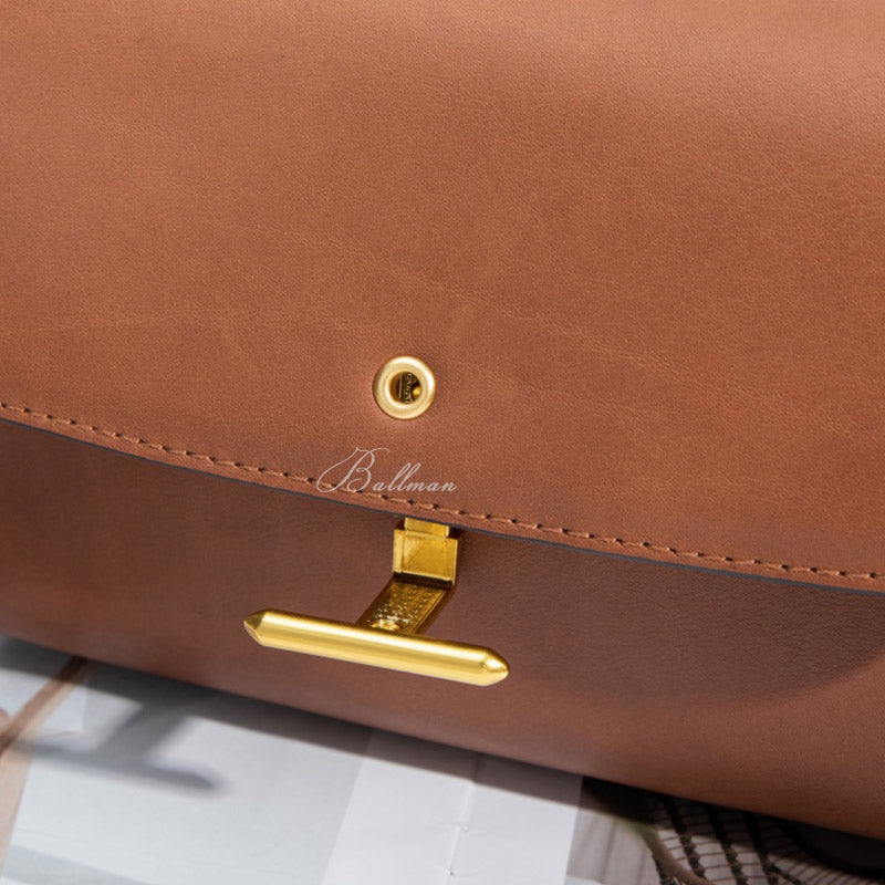 - Wholesale Custom Full‑Grain Leather Shoulder Bag T Shape Gold Hardware Flap Design Detachable Dual Straps Retro Casual Handbag H98074
