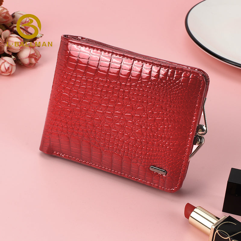 Women Short Patent Leather Wallet 902, Crocodile Embossed Kiss Lock Purse With Multi Card Slots And Coin Pocket