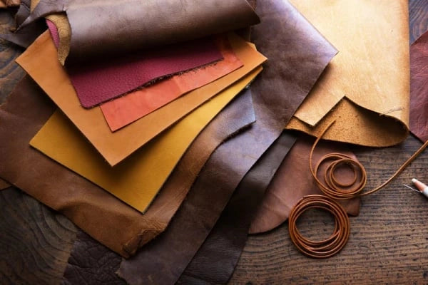 Various genuine leather material samples, raw leather quality inspection for leather bags and wallets production